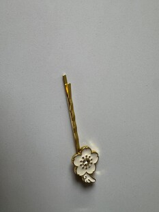 金色花朵造型精致发簪