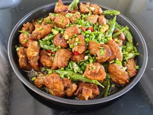 美味青椒无骨排骨