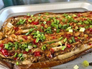 美味烤茄子色彩缤纷诱人