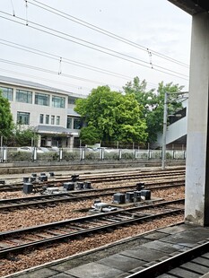 铁路场景中的铁轨与设施