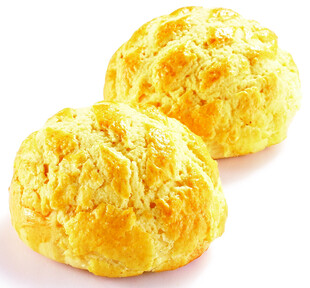 美味蓬松的金黄泡芙