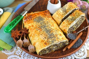美味菠菜千层饼摆拍图
