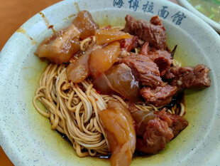 海鲜牛肉拌面