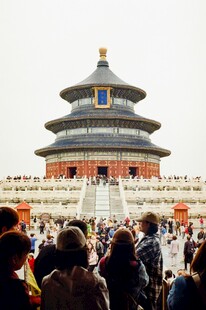 天坛前的游客人群景观