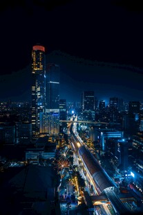城市璀璨夜景俯瞰图