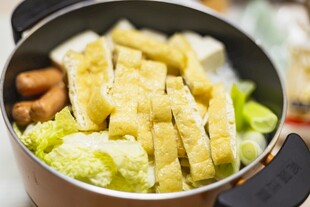 锅中美味豆腐蔬菜组合