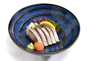 日式蓝盘精美刺身料理