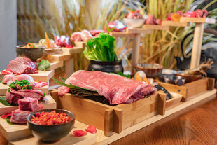 丰盛多样的肉类食材展示