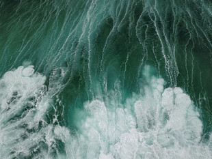 汹涌海浪澎湃自然景象
