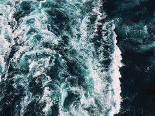 汹涌澎湃的海洋波浪