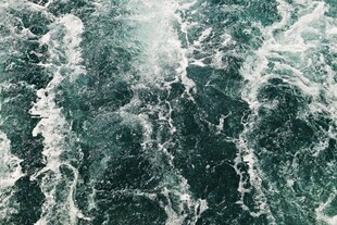 汹涌澎湃的海洋景象