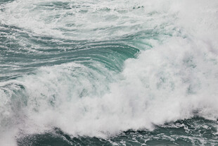 汹涌澎湃的海浪