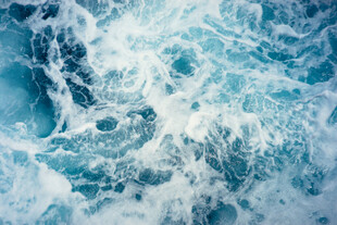 蓝色海浪汹涌画面