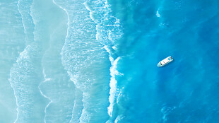 碧海轻舟