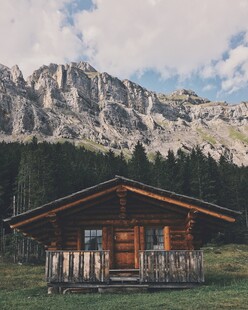 山间木屋