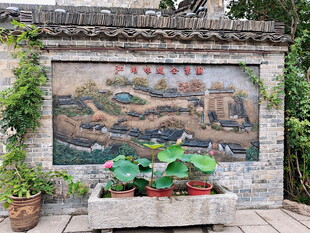 中式影壁前的绿植景致
