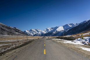 西藏羊湖公路