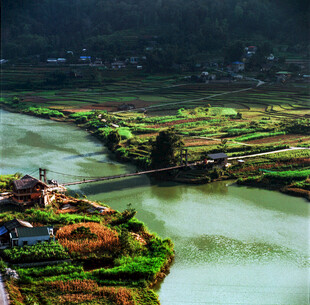 山间河畔田园风光美景