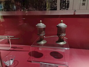 古代精美双壶展品展示