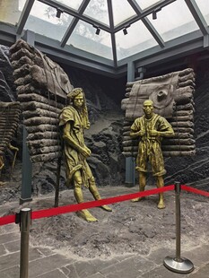 展厅中的古代士兵雕塑
