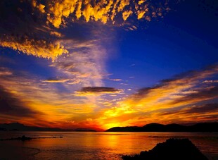 海边绚丽日落美景