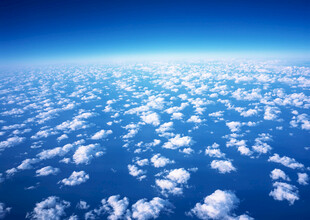 高空俯瞰云海美景