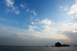 海边蓝天美景
