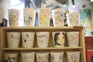 手绘个性纸杯展示架