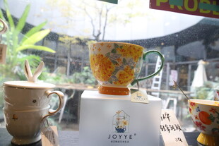 多彩陶瓷杯展示