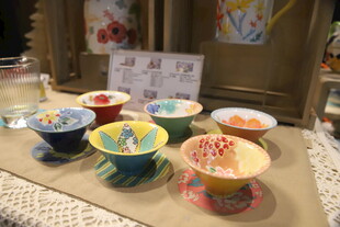 多彩陶瓷碗展示