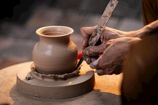 手工陶艺制作瞬间