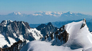 雪山壮丽景致
