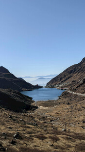 山间湖泊美景