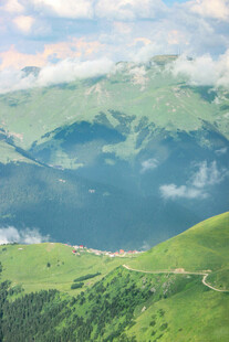 山间翠景