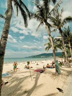 热带海滩度假场景