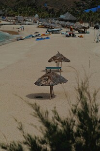 沙滩遮阳伞海景风光