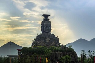 炭河千古情景区大门雕塑