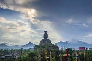 炭河千古情景区大门外景