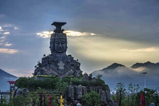 炭河千古情景区大门外景雕塑