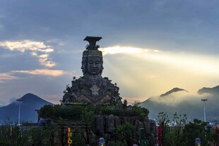 炭河千古情景区大门雕塑外景