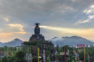炭河千古情景区大门外景