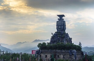 炭河千古情景区大门雕塑外景