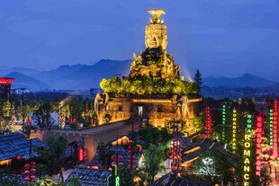 璀璨夜景中的炭河千古情