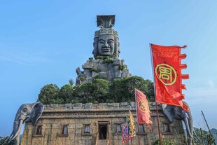 炭河千古情景区大门雕塑