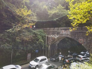 山间石桥