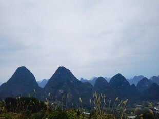 秀丽山峦风景图
