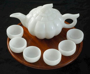 白玉茶具套装雅致尽显