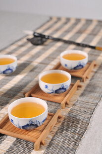 中式茶具与清香茶汤