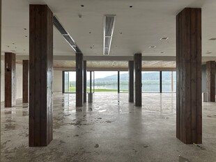 空旷毛坯室内空间展示