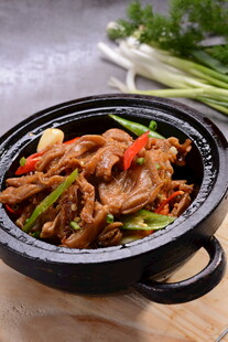 砂锅美味小炒牛肉